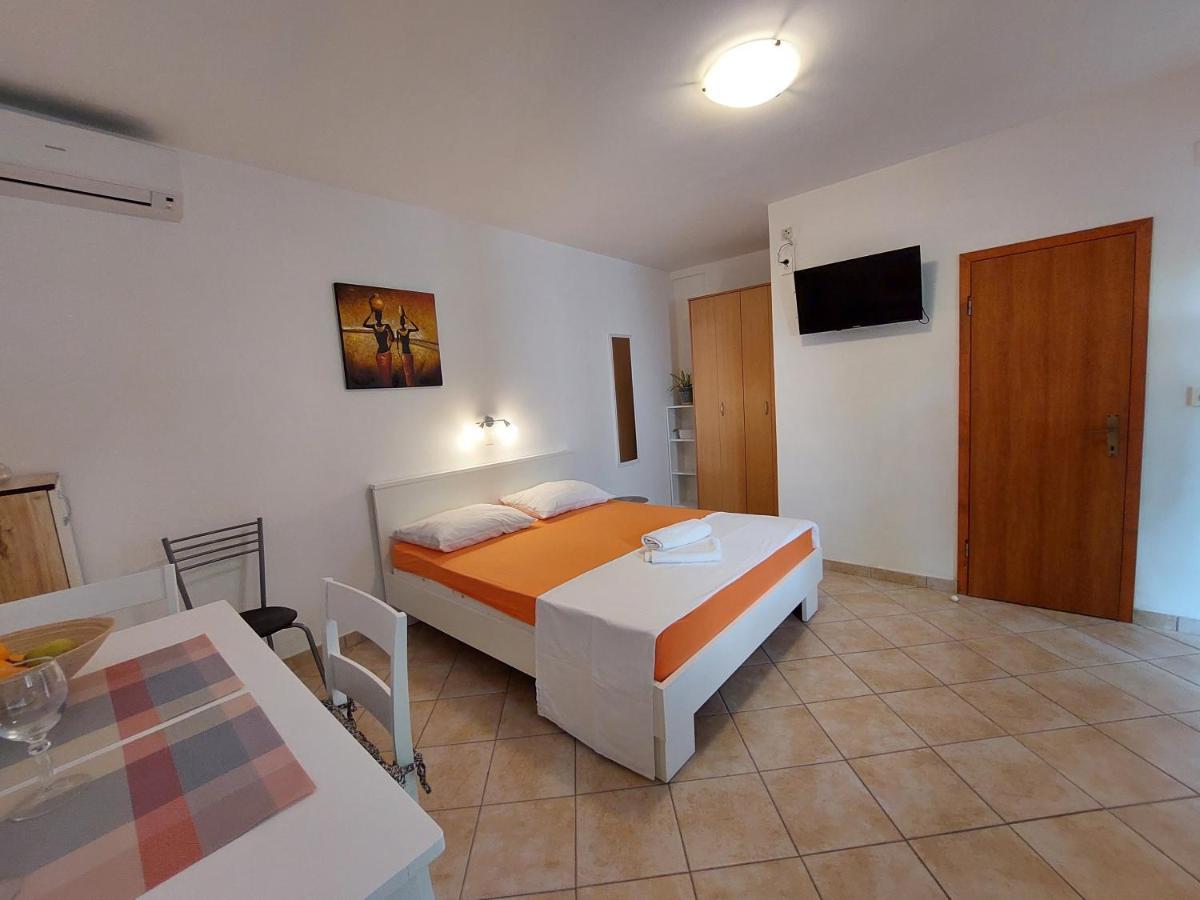 Apartments Nenad & Marija Pag Town Εξωτερικό φωτογραφία
