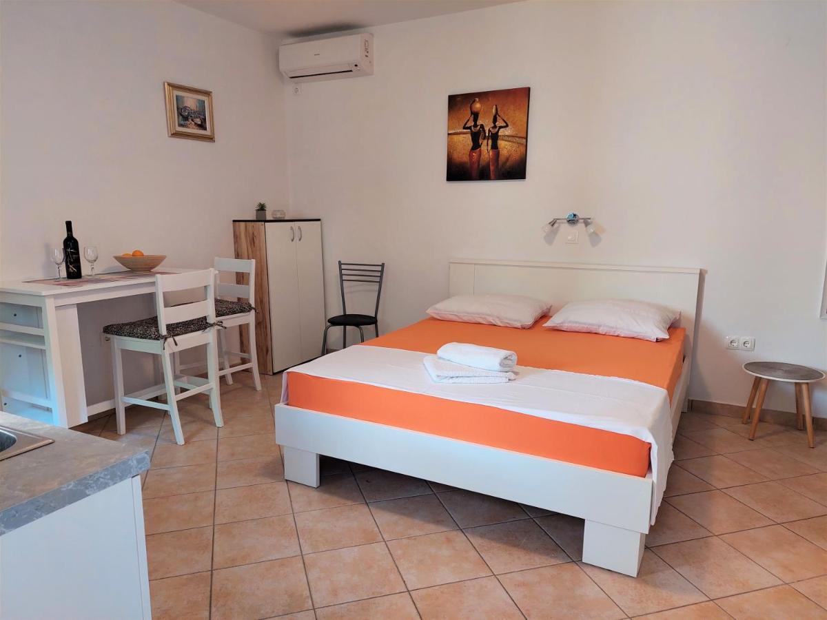 Apartments Nenad & Marija Pag Town Εξωτερικό φωτογραφία