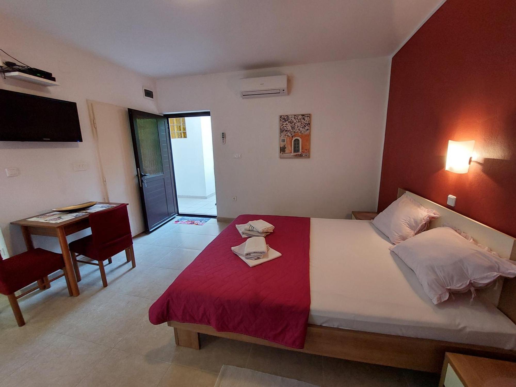 Apartments Nenad & Marija Pag Town Εξωτερικό φωτογραφία