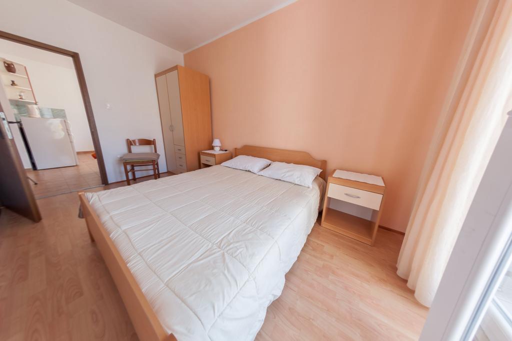 Apartments Nenad & Marija Pag Town Εξωτερικό φωτογραφία