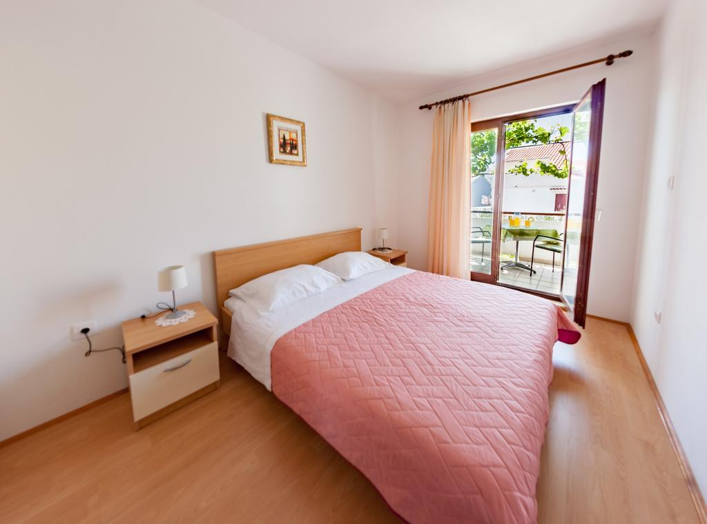 Apartments Nenad & Marija Pag Town Εξωτερικό φωτογραφία